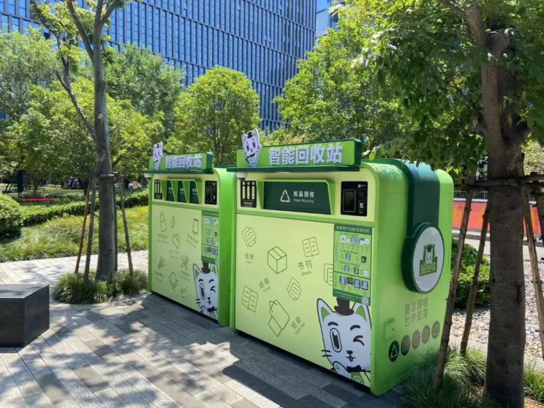 舊衣服怎么回收可以賣到哪里（小區衣物回收箱真的捐給山區嗎）